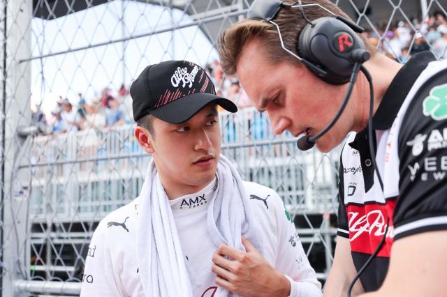 专访周冠宇①：首个赛季开局不错 早期起伏有助提高